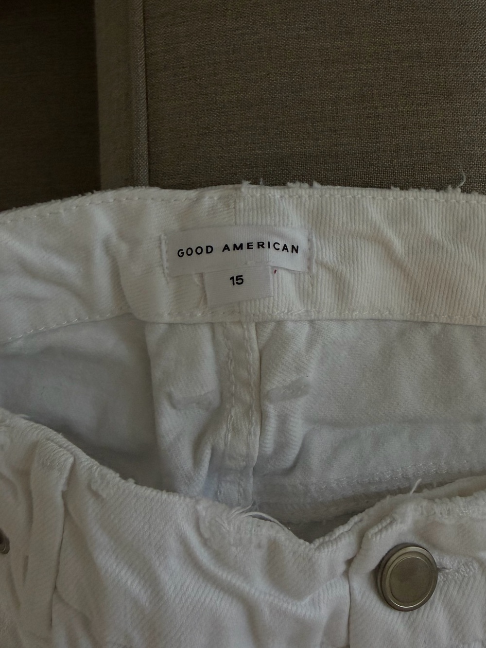 Good American Good 90s Duster Natural Fray Jeans in White - Size 15 - Picture 3 of 6